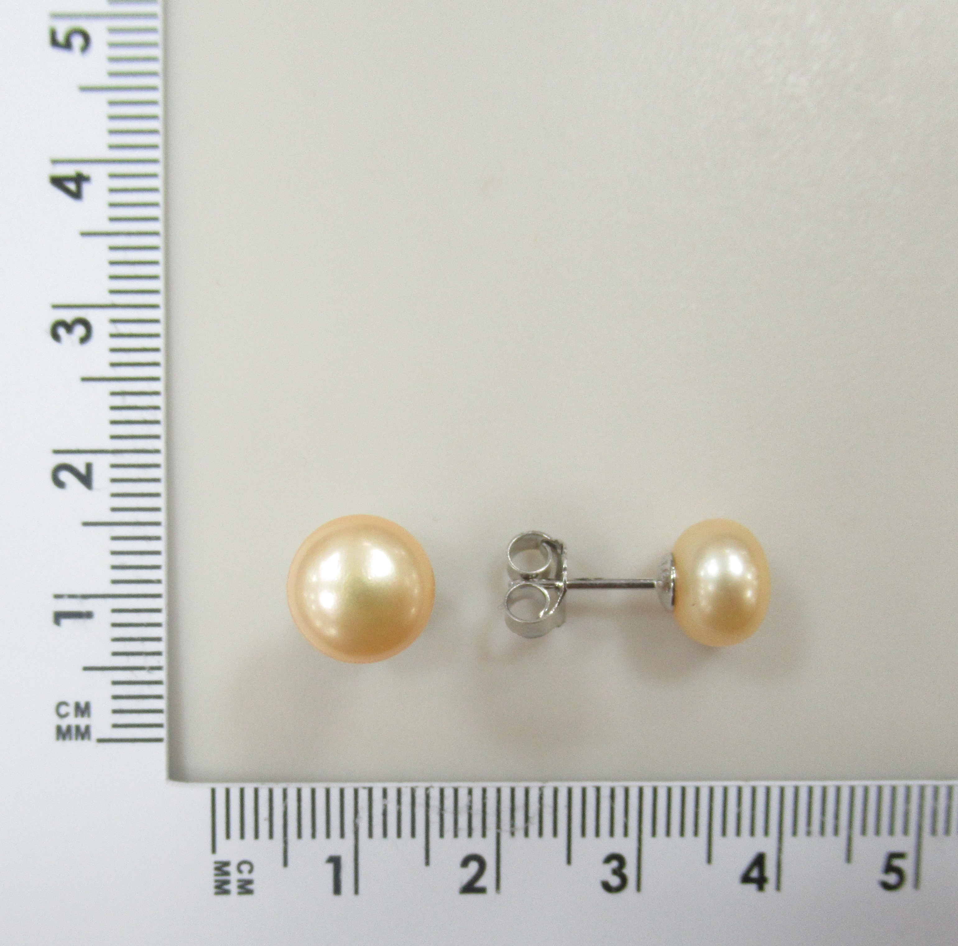 Серебряные серьги-пусеты с жемчугом